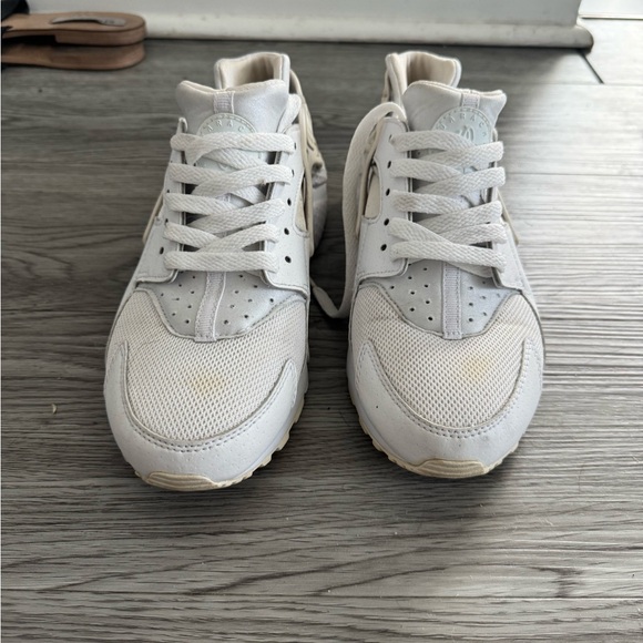 Nike Air Huarache Sneaker - Picture 8 of 8
